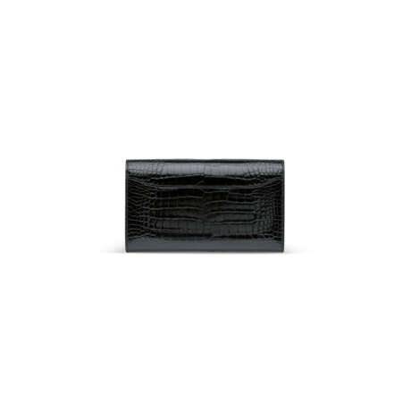 A SHINY BLACK ALLIGATOR CONSTANCE WALLET WITH ROSE GOLD HARDWARE - photo 4
