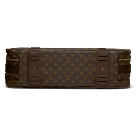 A CLASSIC MONOGRAM CANVAS SATELLITE 60 SUITCASE WITH GOLDEN BRASS HARDWARE - фото 5