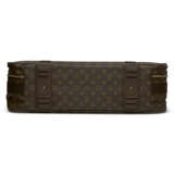 A CLASSIC MONOGRAM CANVAS SATELLITE 60 SUITCASE WITH GOLDEN BRASS HARDWARE - Foto 5