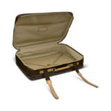 A CLASSIC MONOGRAM CANVAS SATELLITE 60 SUITCASE WITH GOLDEN BRASS HARDWARE - Foto 6