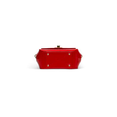 A CHERRY VERNIS LEATHER PASADENA BAG WITH GOLD HARDWARE - фото 5