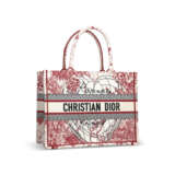 WHITE & RED MEDIUM D-ROYAUME D'AMOUR EMBROIDERED CANVAS BOOK TOTE - photo 2