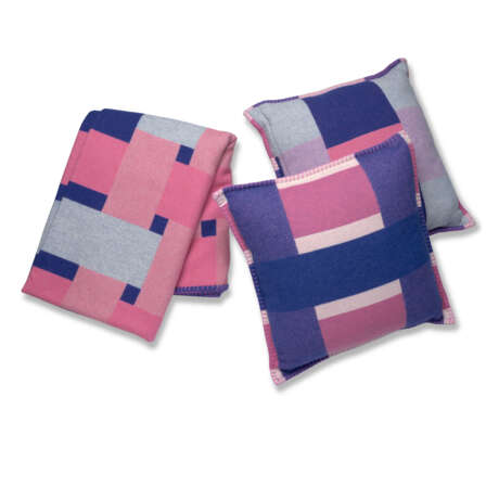A SET OF THREE: TWO H TISSAGE PILLOWS & A H TISSAGE BLANKET - фото 1