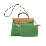 A MENTHE & FAUVE VACHE HUNTER LEATHER HERBAG 31 WITH PALLADIUM HARDWARE - фото 3