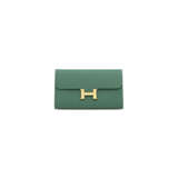 A MALACHITE EPSOM LEATHER CONSTANCE WALLET WITH GOLD HARDWARE - фото 1