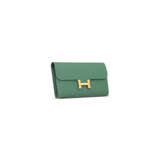 A MALACHITE EPSOM LEATHER CONSTANCE WALLET WITH GOLD HARDWARE - фото 2