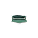 A MALACHITE EPSOM LEATHER CONSTANCE WALLET WITH GOLD HARDWARE - фото 6