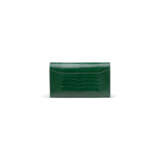 A SHINY VERT EMERAUDE ALLIGATOR CONSTANCE WALLET WITH GOLD HARDWARE - фото 4