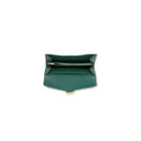 A SHINY VERT EMERAUDE ALLIGATOR CONSTANCE WALLET WITH GOLD HARDWARE - фото 6