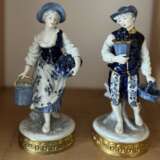 Figurines "Flower sellers" Volkstedter 2 pcs. Aelteste Volkstedter Porcelain Factory Porcelain figure Germany 1945-1990 - photo 1