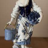 Figurines "Flower sellers" Volkstedter 2 pcs. Aelteste Volkstedter Porcelain Factory Porcelain figure Germany 1945-1990 - photo 3