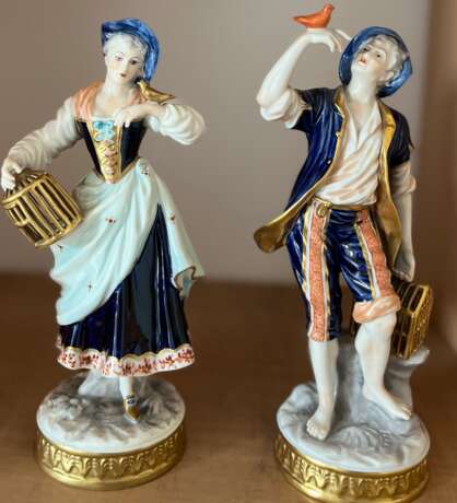 2 figurines "Bird sellers" Volkstedter 2 pièces Usine de porcelaine de Aelteste Volkstedter Porcelaine 1945-1990 - photo 1