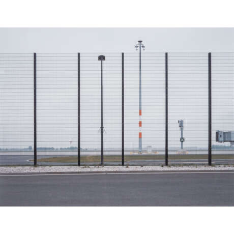 FRAHM, KLAUS (b. 1953), "BER lonely airport" 2013/2015, - Foto 1