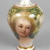 Vase mit Mädchenportrait - photo 1