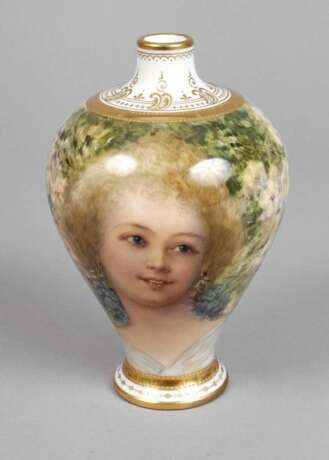 Vase mit Mädchenportrait - Foto 1