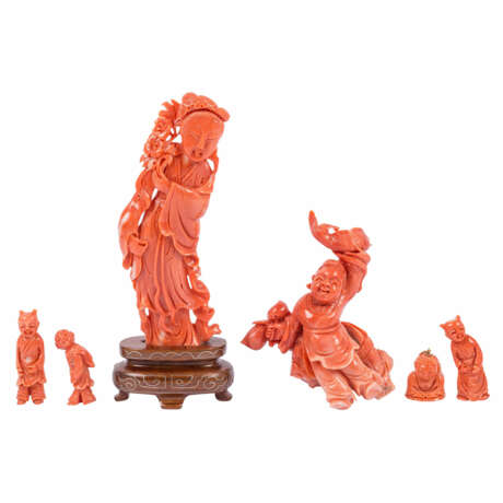 Six figures made of orange-red coral. CHINA, 1st half of the 20th century: - фото 1