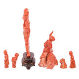 Six figures made of orange-red coral. CHINA, 1st half of the 20th century: - Foto 2
