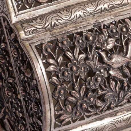 3 richly decorated boxes made of silver. ORIENT and ASIA, 20th c.: - фото 6