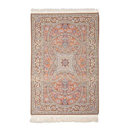 Oriental carpet with silk. ISFAHAN/PERSIA, 20th century, ca. 163x110 cm. - photo 2