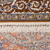 Oriental carpet with silk. ISFAHAN/PERSIA, 20th century, ca. 163x110 cm. - фото 3