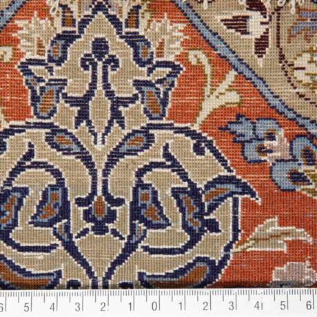 Oriental carpet with silk. ISFAHAN/PERSIA, 20th century, ca. 163x110 cm. - Foto 4