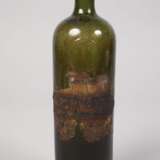 Vier historische Weinflaschen - Foto 3