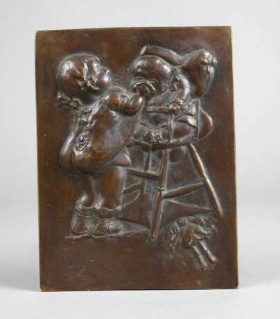 Bronzerelief nach Heinrich Zille, "Drücken musste!" - Foto 1