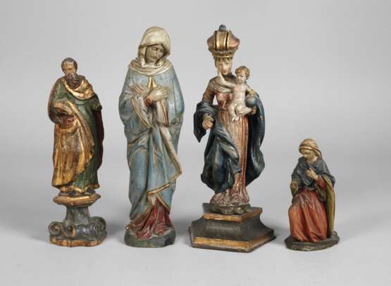 Vier geschnitzte Heiligenfiguren - photo 1