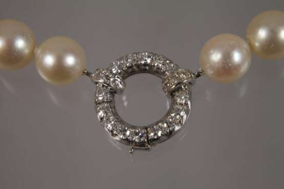 Perlenkette mit diamantbesetzter Schmuckschließe - Foto 2