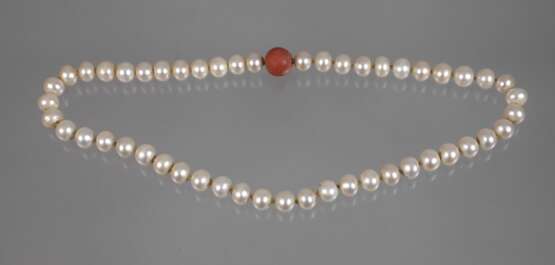 Perlenkette mit Korallenverschluss - фото 1