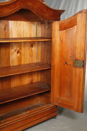 Spätbarocker Wellenschrank - Foto 7