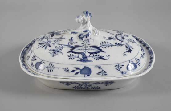 Meissen Deckelterrine "Zwiebelmuster" - photo 1