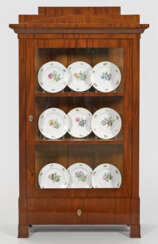 Biedermeier-Vitrinenschrank