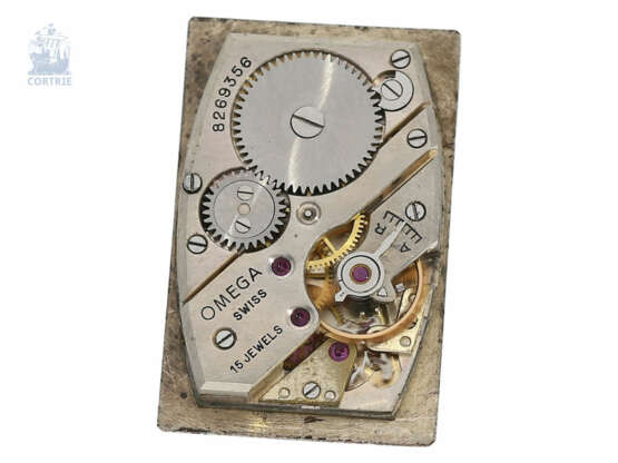 Armbanduhr: Omega-Rarität, Art déco Herrenuhr in Edelstahl mit Sector-Dial, vermutlich die Ref. 3532, sog. "PUPITRE", Baujahr ca.1936 - photo 3
