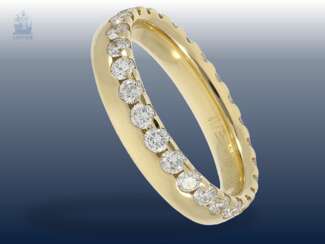 Ring: moderner, sehr hochwertiger Brillant-Goldschmiedering mit ausgesucht feinen Brillanten, zusammen 1,04ct River E/lupenrein
