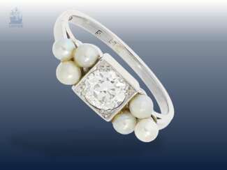 Ring: feiner antiker Goldschmiedering mit Altschliffdiamant und feinen Perlen, ca. 0,5ct
