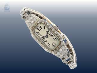 Armbanduhr: elegante Art déco Damenuhr aus Platin & Weißgold, Gehäuse sowie Armband mit Diamanten besetzt, um 1930