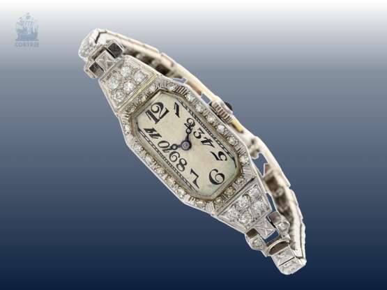 Armbanduhr: elegante Art déco Damenuhr aus Platin & Weißgold, Gehäuse sowie Armband mit Diamanten besetzt, um 1930 - photo 1