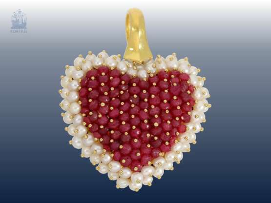 Anhänger: goldener, dekorativer und ungewöhnlich großer Herzanhänger mit zahlreichen Rubinen und Perlen besetzt, 18K Gold - Foto 1