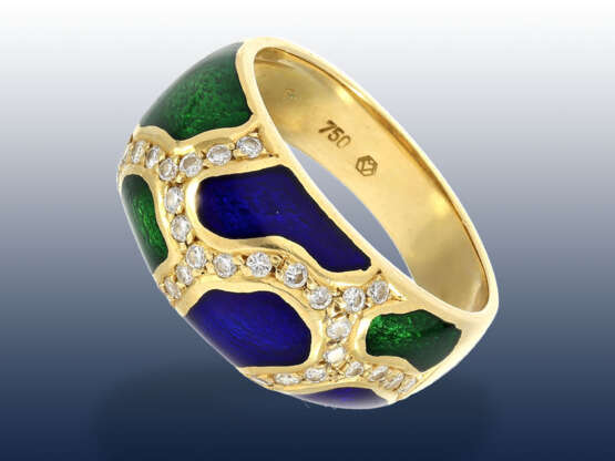 Ring: aufwändig gefertigter, emaillierter Goldschmiedering mit Brillantbesatz,18K Gelbgold - фото 1