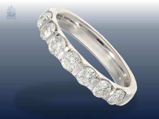 Ring: solide gefertigter und ehemals teurer Halb-Memoire-Ring mit Brillanten, Hamburger Nobeljuwelier Mahlberg, 1,26ct Brillanten - фото 1
