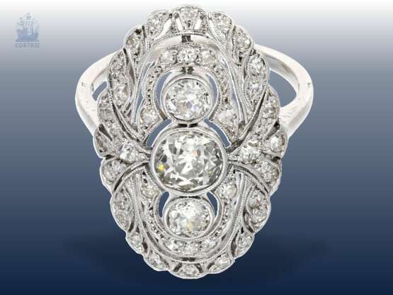 Ring: hochfeiner Art déco Diamantring mit großem Mittelstein, um 1930 - Foto 1