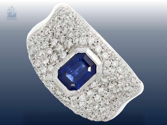 Ring: moderner, sehr attraktiver Damenring mit hochwertigem Saphir und feinen Brillanten, Anfertigungspreis lt. Vorbesitzer ca.4000€ - photo 1