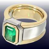 Ring: äußerst massiver und sehr schwerer vintage Smaragd-Goldschmiedering, geschätzter Anfertigungspreis ca. 15.000,-DM - Foto 2