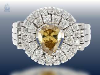 Ring: ausgesprochen schöner und wertvoller Diamant-Goldschmiedering aus der Zeit des Art déco mit großem, intensiv gelb-orangen Fancy-Diamant