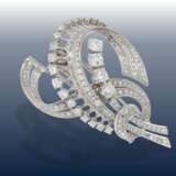 Brosche/Nadel: reich besetzte, ausgesprochen dekorative und sehr wertvolle Diamant-Schleifenbrosche, ca. 4,8ct, Handarbeit, 18K Weißgold - фото 1