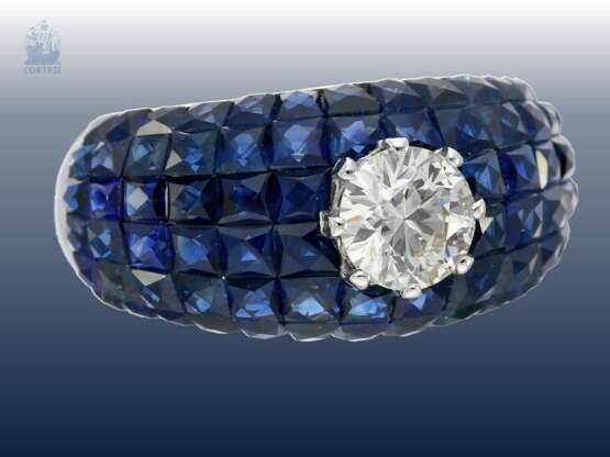 Ring: ausgesprochen hochwertige Goldschmiedearbeit mit wertvollem Altschliffdiamant von 1,01ct sowie feinsten Saphiren im invisible Setting - photo 2