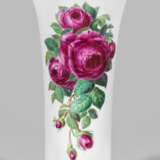 Große Stangenvase mit Rosendekor - фото 1