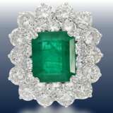 Ring: exklusiver, ehemals sehr teurer Smaragd/Brillant-Goldschmiedering, Einzelanfertigung aus Platin, Smaragd ca. 7,5ct sowie ca. 10ct Brillanten - Foto 1