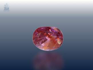 Saphir: natürlicher, äußerst seltener pink-orangefarbener Saphir "Padparadscha", 2,28ct, sehr schöne Qualität, mit Zertifikat